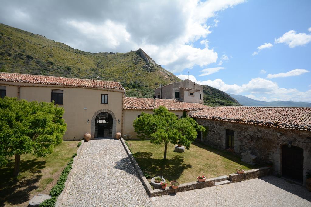 La Ferula Bed and Breakfast Scillato  Exteriör bild