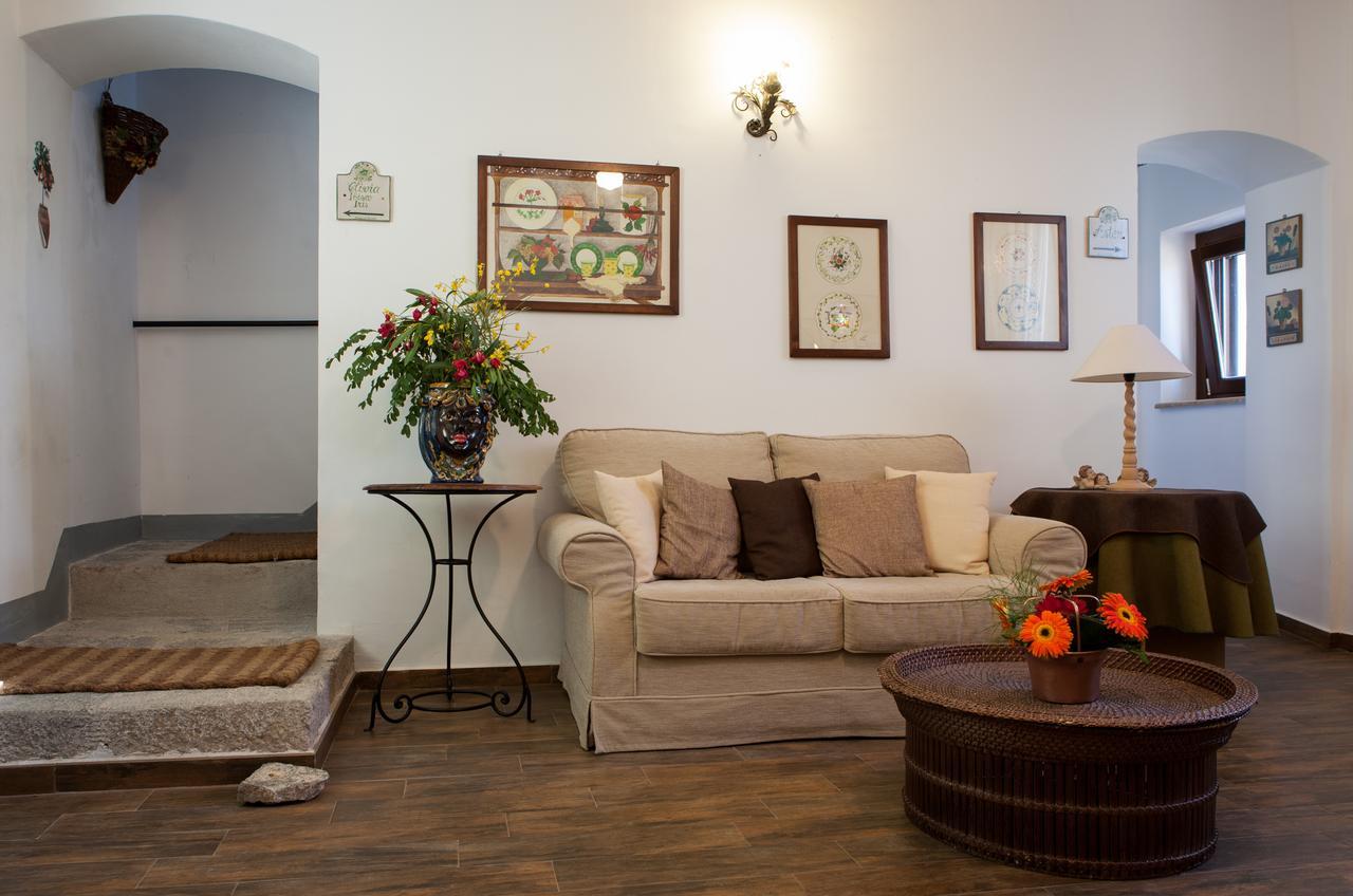 La Ferula Bed and Breakfast Scillato  Exteriör bild